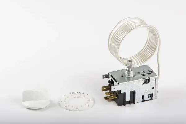 Ariston Bauknecht Ikea Indesit Whirlpool termostat for kjøleskap 077B7003
