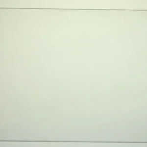 Glasshylle over grønnsakskuff