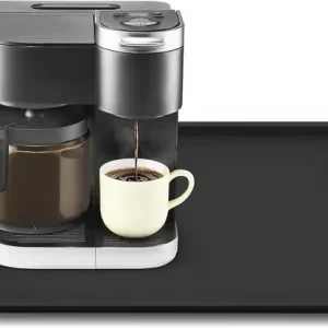 Svart silikonmatte for kaffemaskin 50x38cm, hevet kant sklisikker – Beskytter benkeplater, passer alle kaffemaskiner