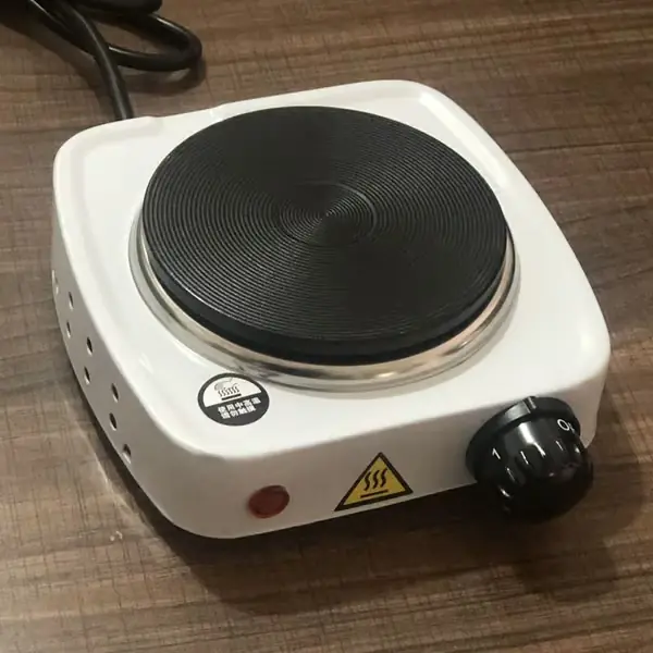 Mini riskoker elektrisk kokeplate enkelt hode elektrisk riskoker gryte egnet for varm gryte matlaging (GB 220V, hvit) 1 stk